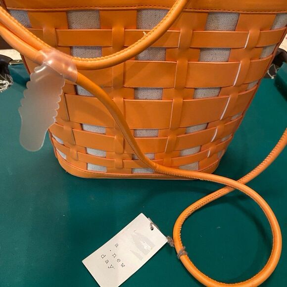 Spacious and Stylish Orange Weave Bag—Welcome Fall in Style ( NWT) - Picture 7 of 10